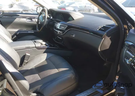 2013 Mercedes-Benz S 550 z USA, uszkodzony, nr VIN WDDNG7DB4DA502893